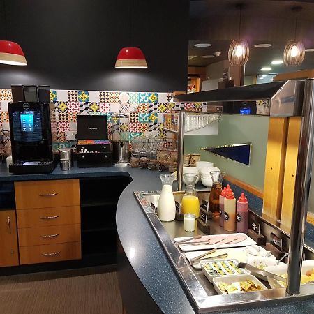 Отель Ibis Cardiff Gate - International Business Park Экстерьер фото