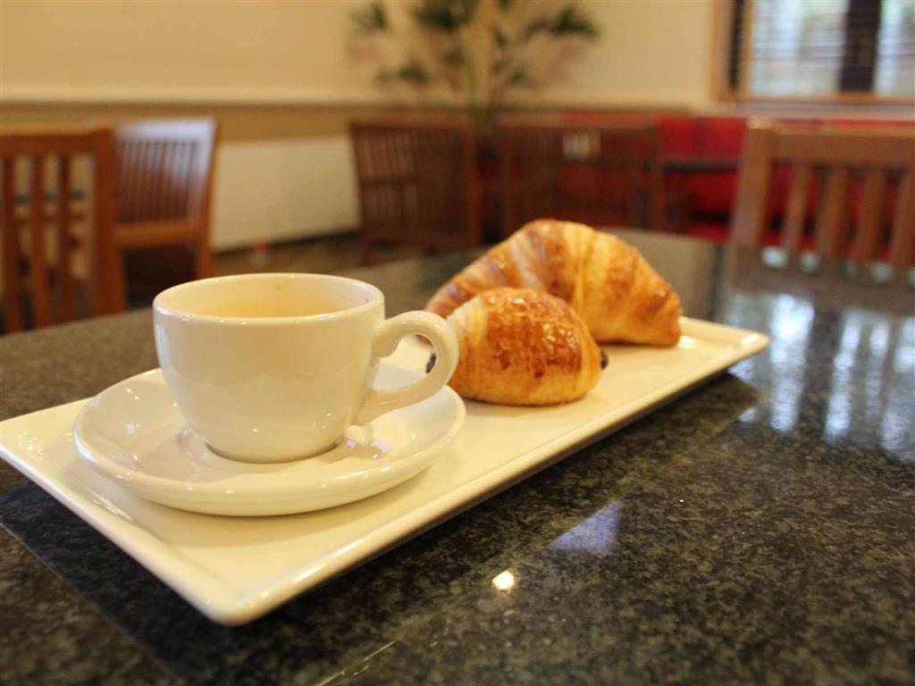 Отель Ibis Cardiff Gate - International Business Park Экстерьер фото