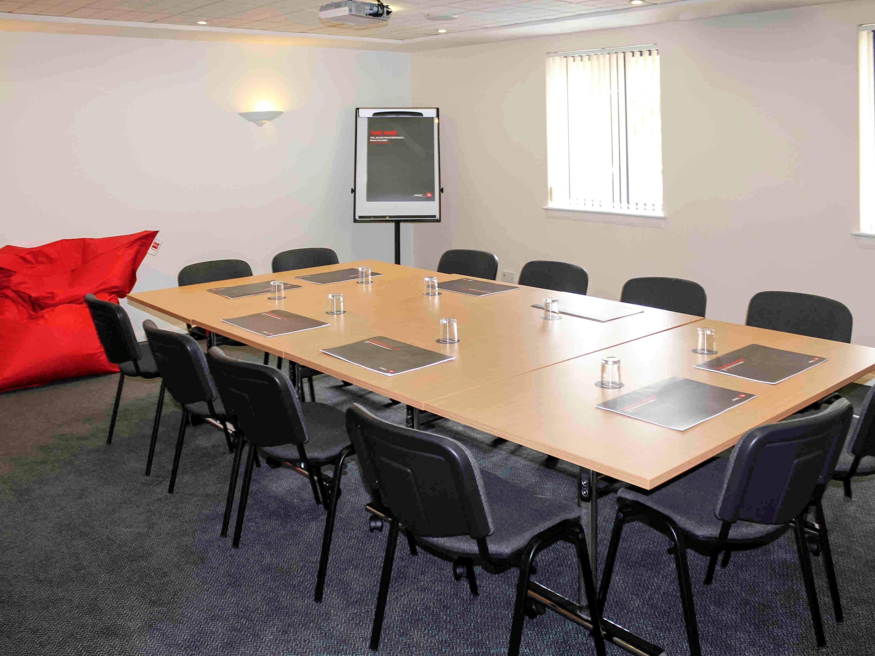 Отель Ibis Cardiff Gate - International Business Park Экстерьер фото