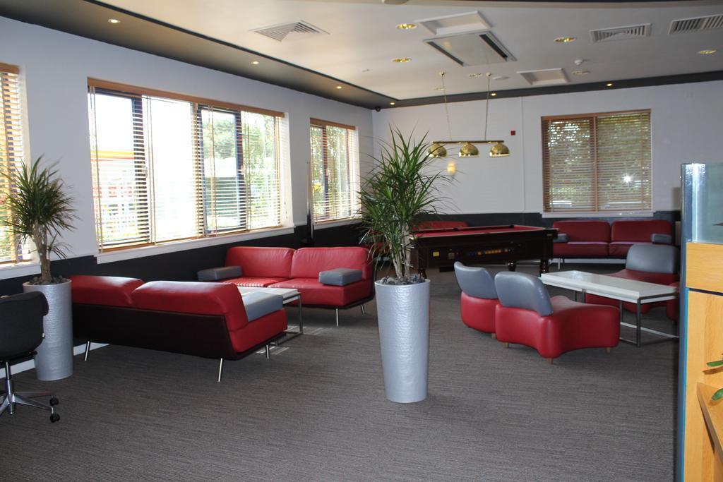 Отель Ibis Cardiff Gate - International Business Park Экстерьер фото