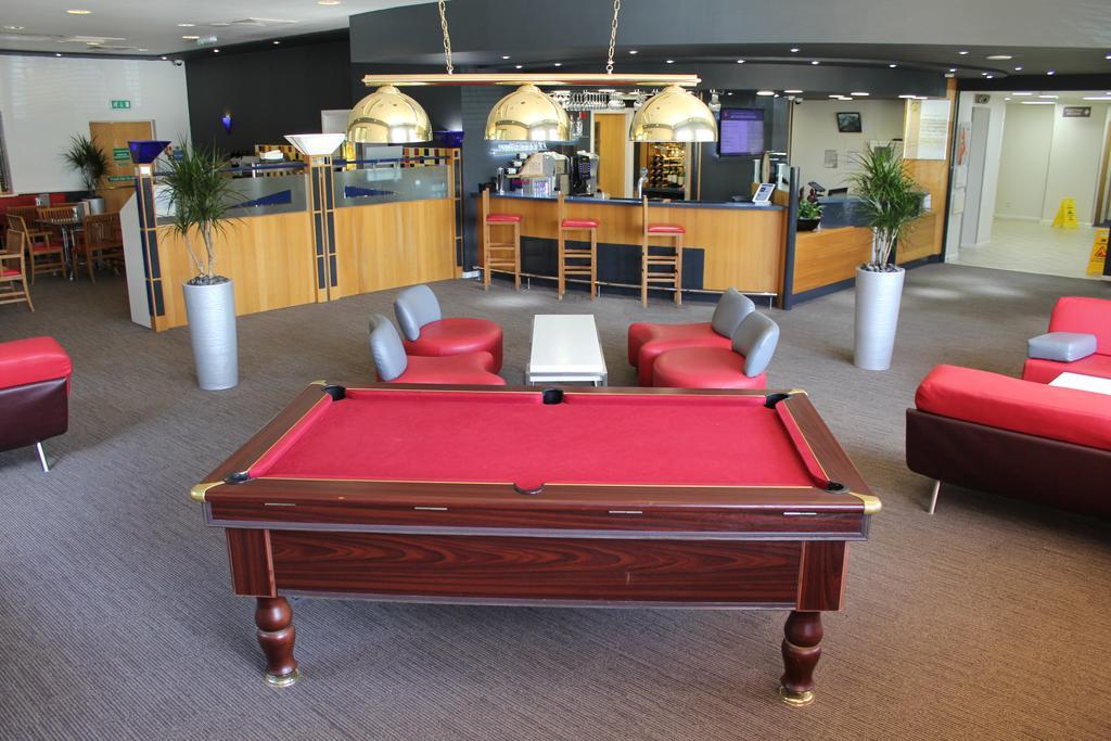 Отель Ibis Cardiff Gate - International Business Park Экстерьер фото