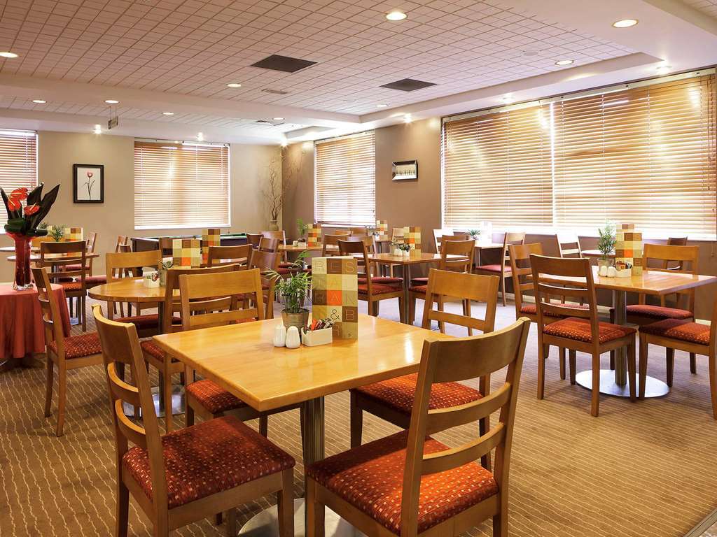 Отель Ibis Cardiff Gate - International Business Park Ресторан фото