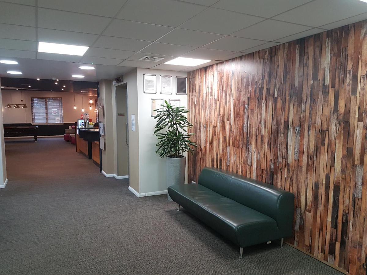 Отель Ibis Cardiff Gate - International Business Park Экстерьер фото